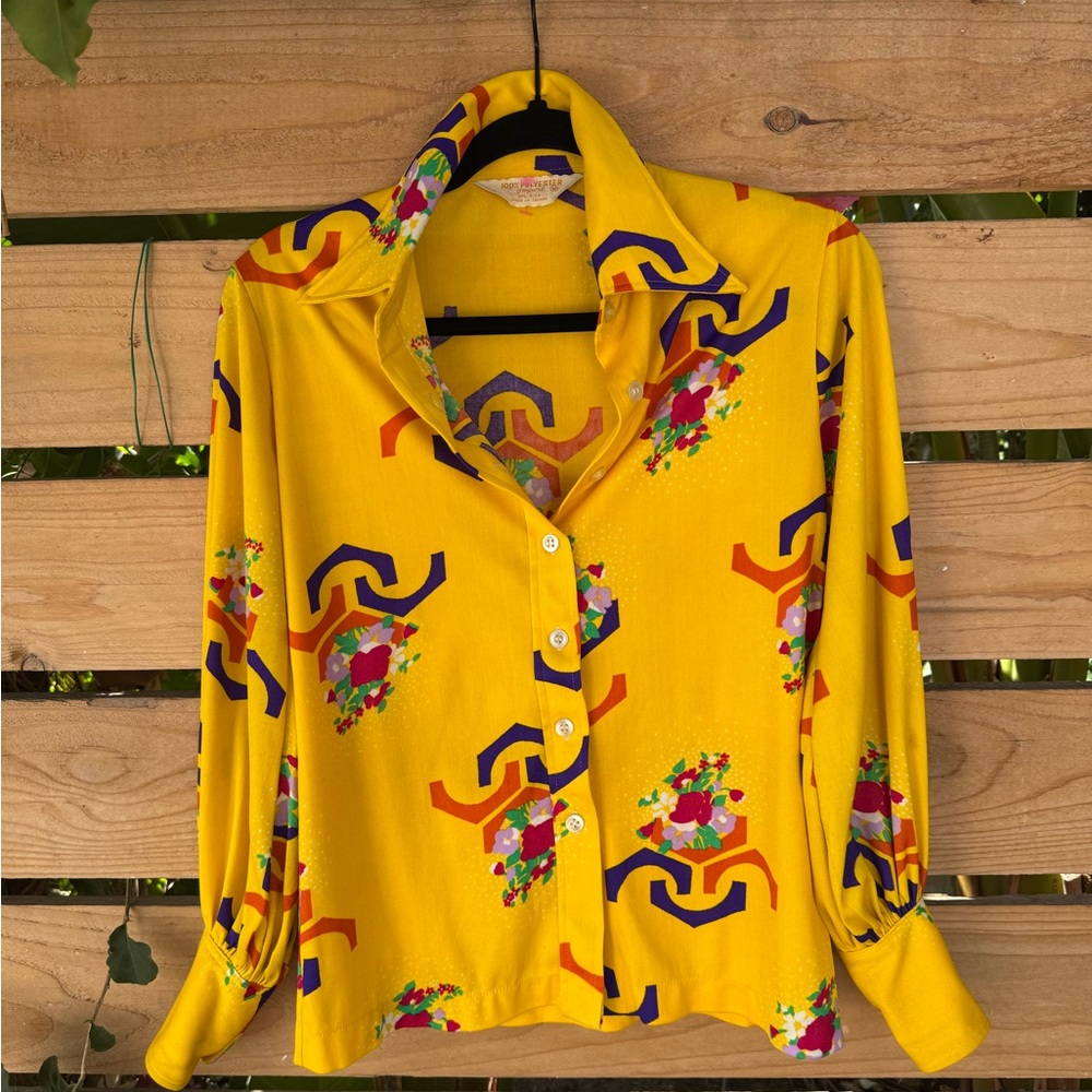 70’s Vibrant Yellow Patterned Button-Up Shirt - image 4